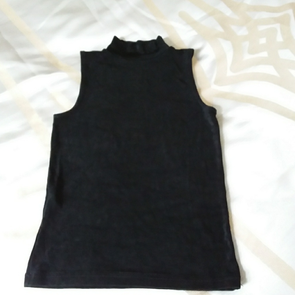 Black top - Picture 3 of 5